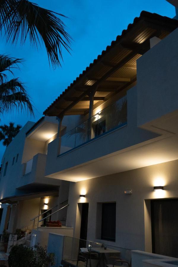 Aspri Petra Aparthotel 3*